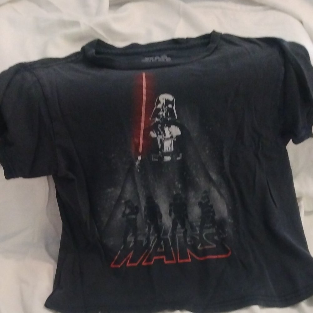 STAR WARS Darth Vader tee. Small 6y